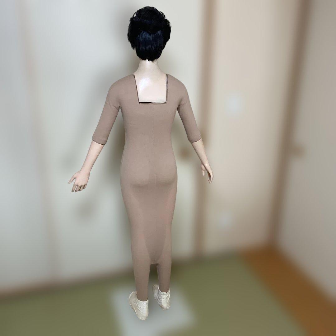 ベージュのマネキン（スリーブ付き）