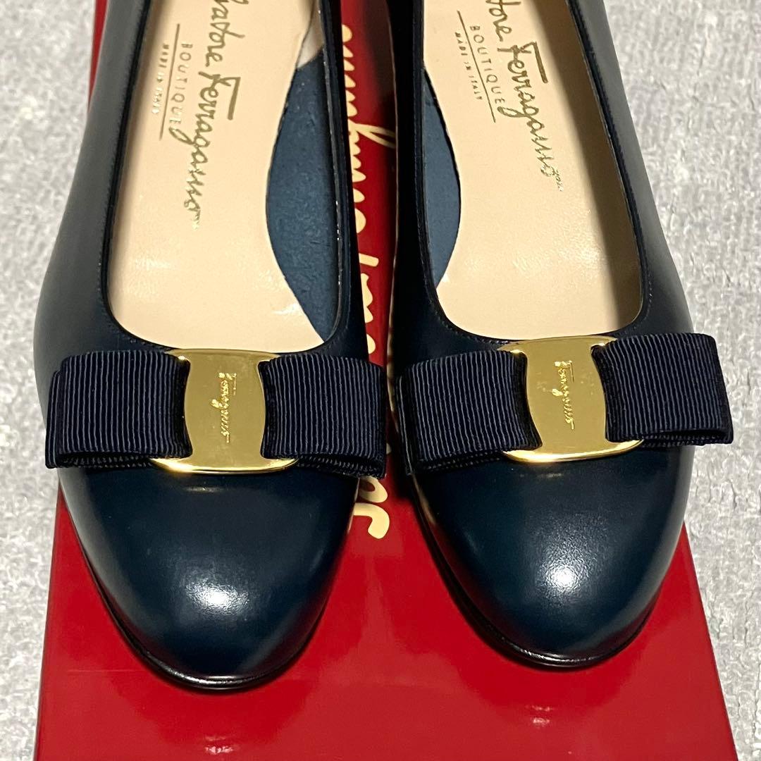 フェラガモ［パンプス］ヴァラ　ネイビー　レザー　ヒール　ゴールド　6C