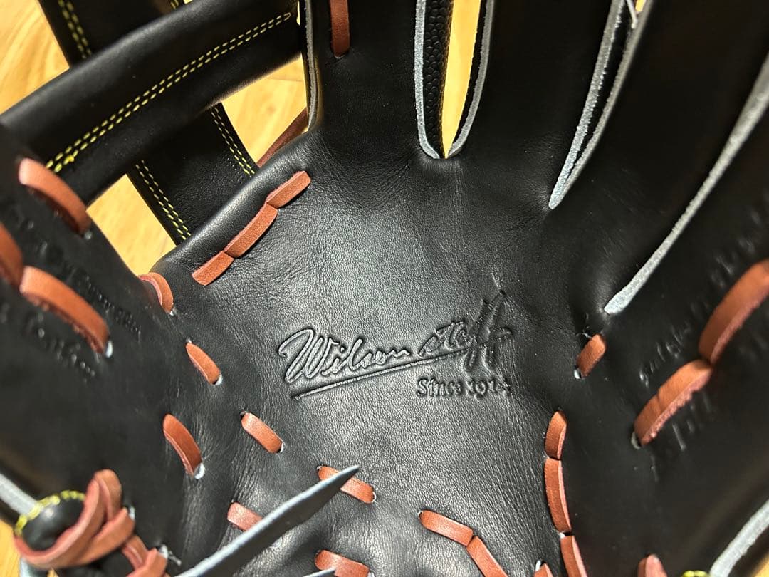 ウィルソン 野球グローブ 硬式・内野手用右投げ【定価　63800円】黒　ブラック
