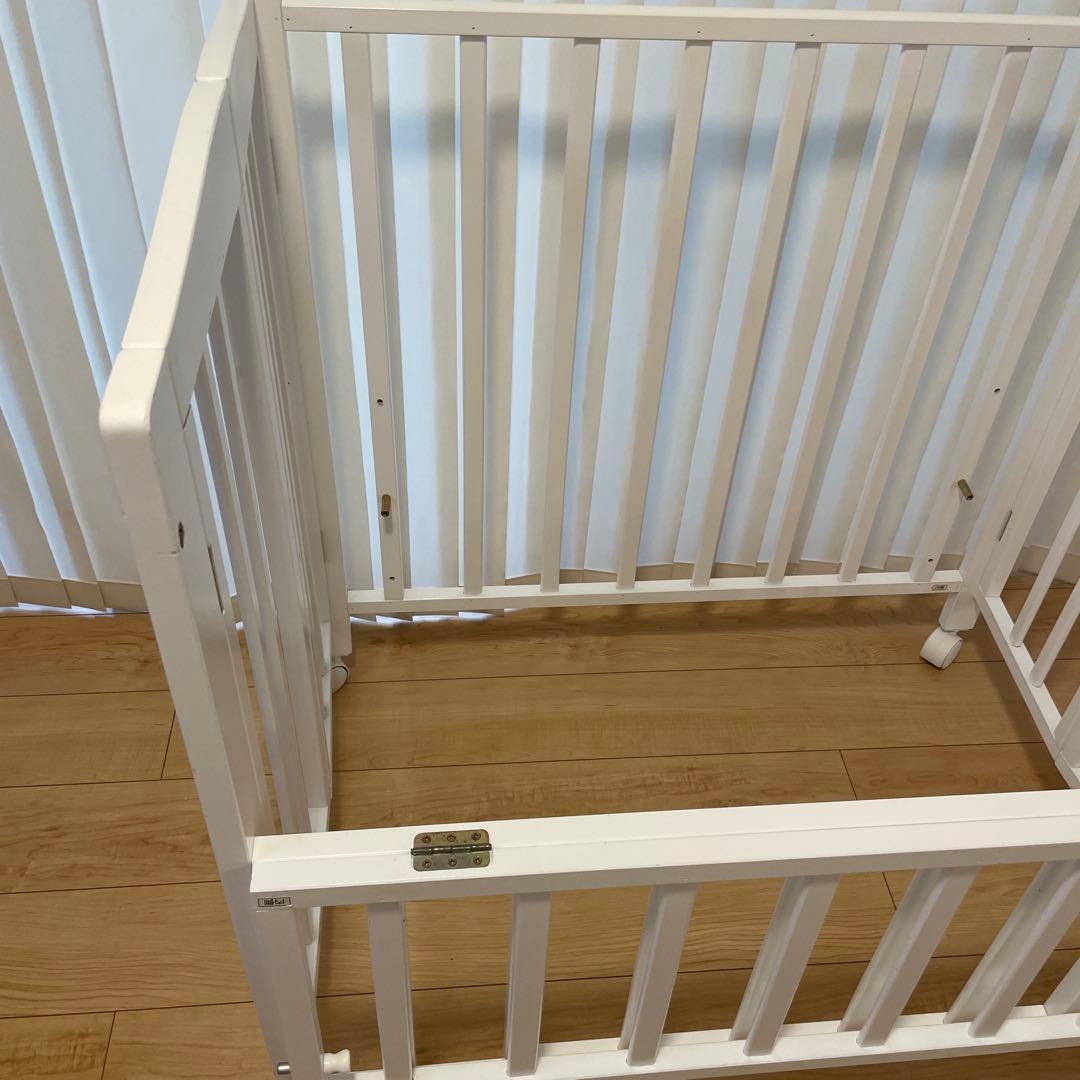 カトージ　ホワイト　ミニベビーベッド キャスター付き 60×90 品番02700