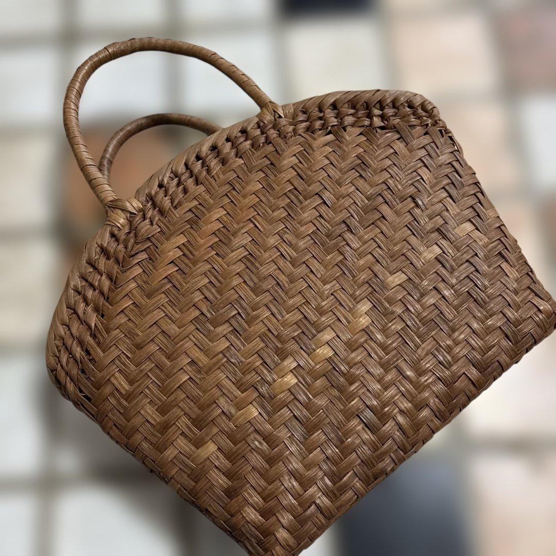 山葡萄のバッグ　天然素材のバスケット型かごバッグ