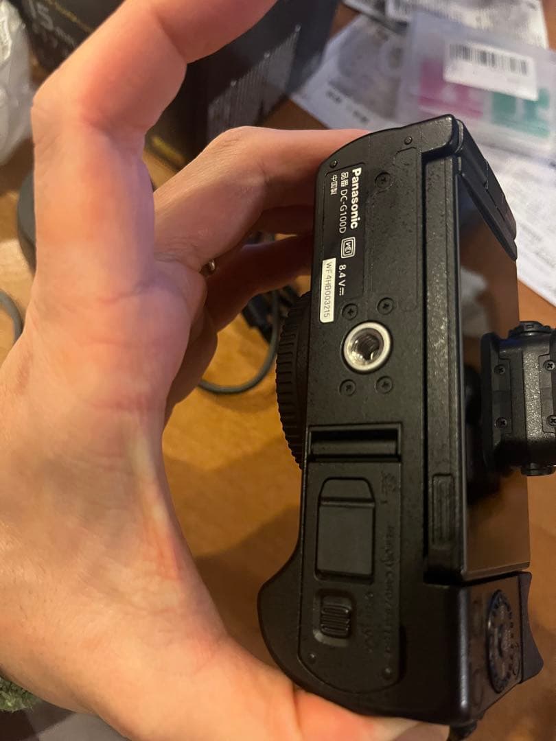 LUMIX G100D ボディ、頻度少、付属品有、バッテリー x 2、フィルム付