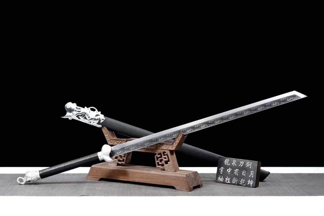 八卦戦刃（シルバー）古兵器 武具　刀装具　日本刀　模造刀 居合刀