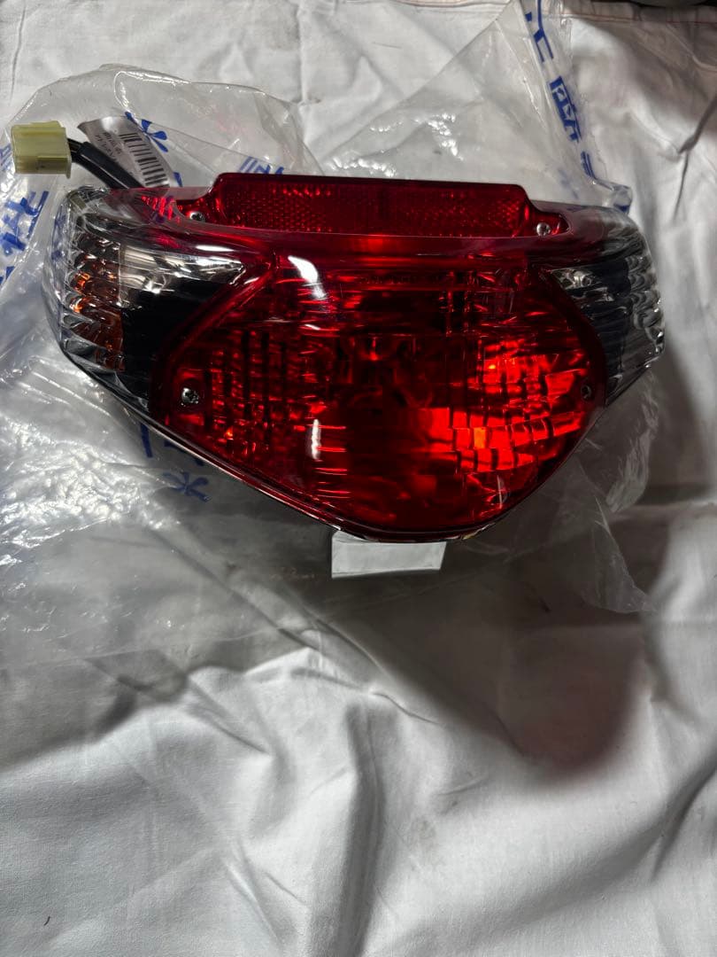 v125g 廃盤希少新品台湾テール(紅白テール)