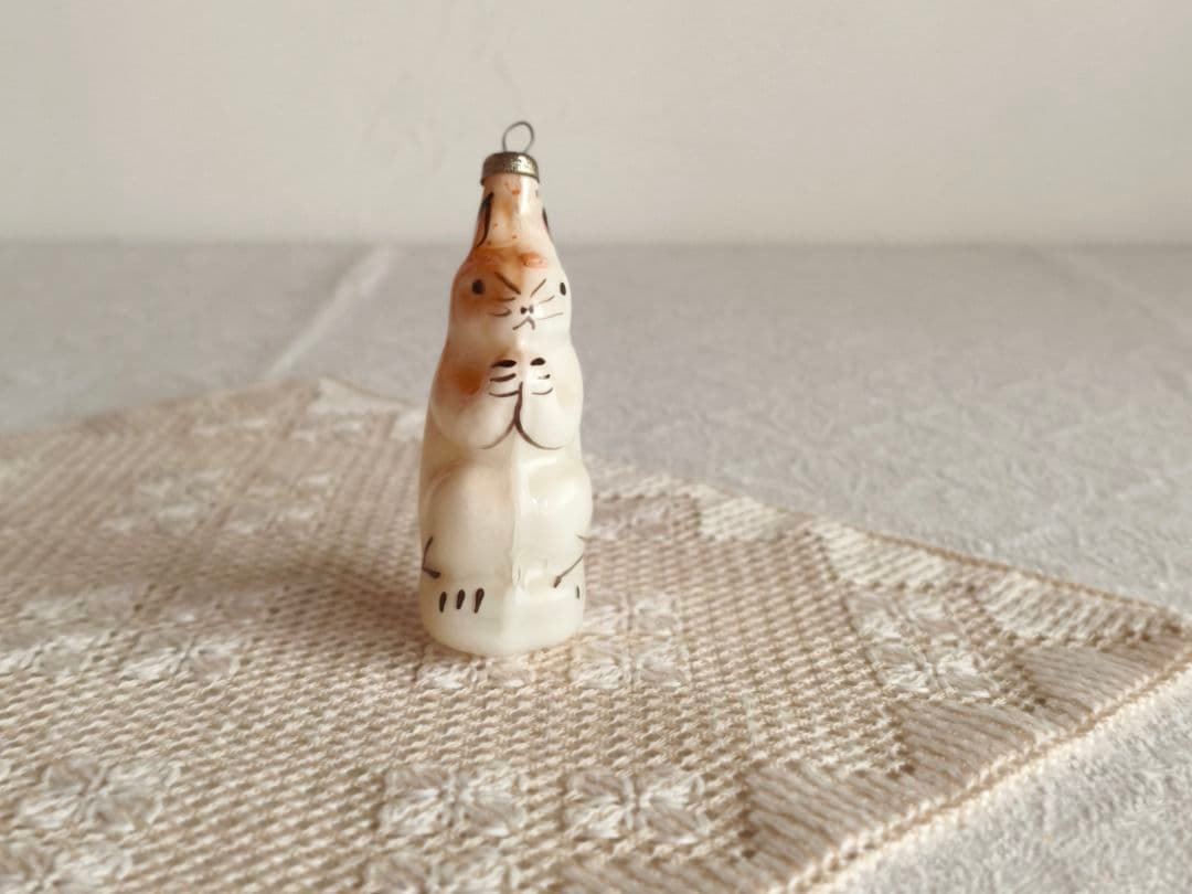 【misen2014さま】vintage ❀ ミルク色ガラスの 素敵なリスさん
