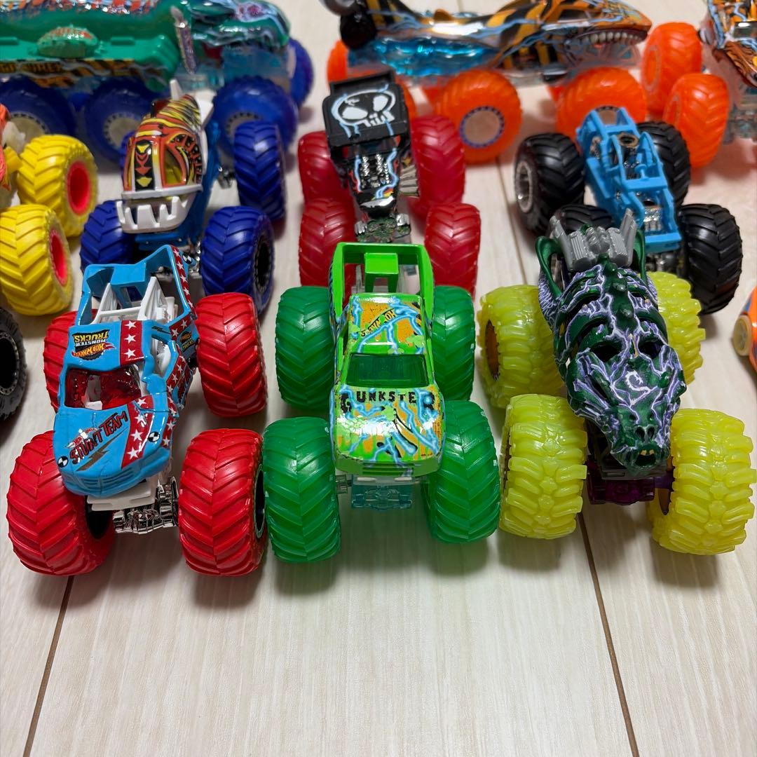 モンスタートラック　Hot Wheels セット
