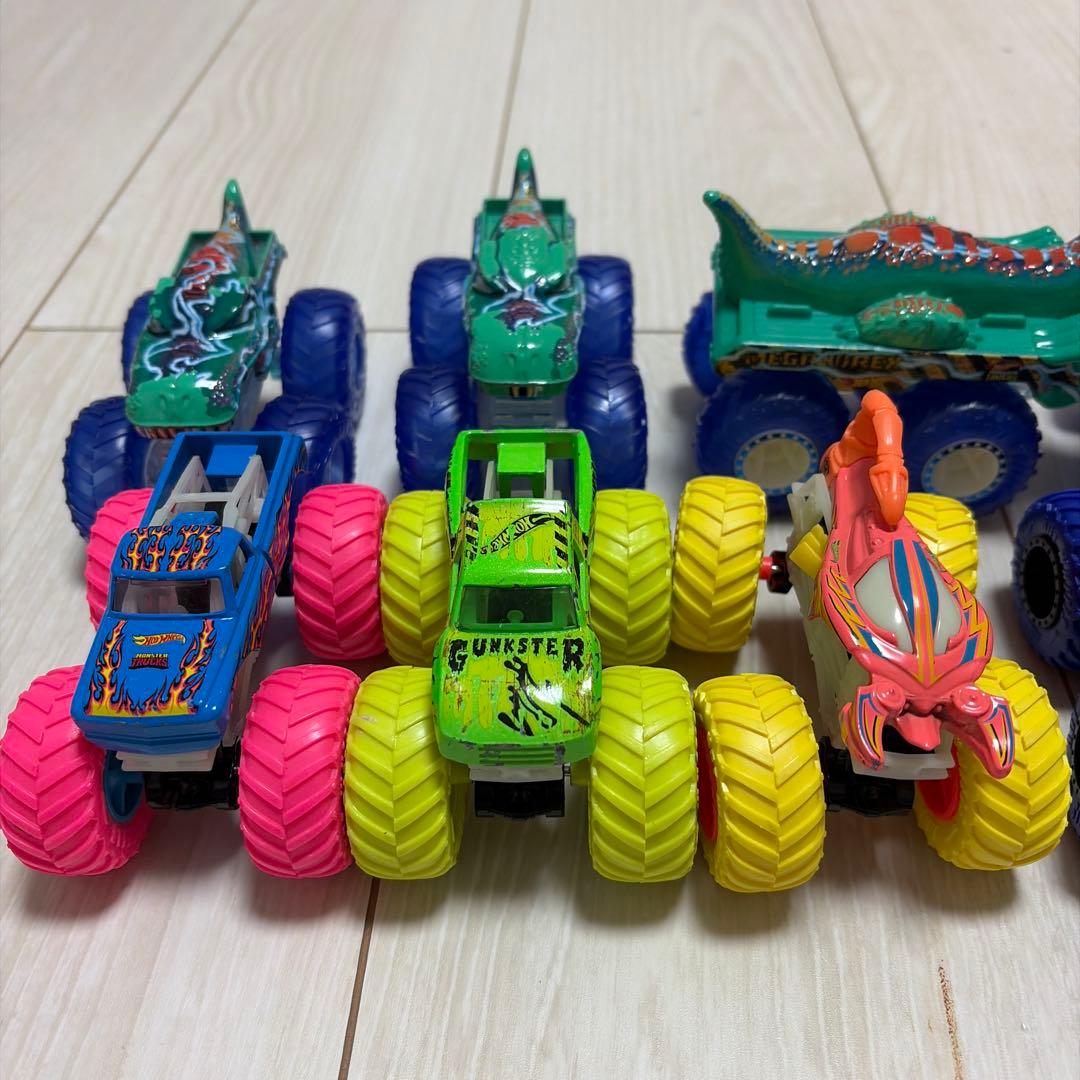 モンスタートラック　Hot Wheels セット