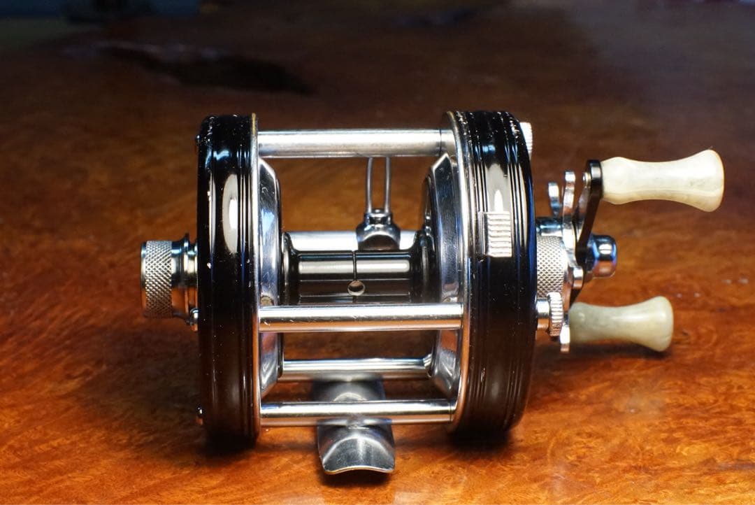 ABU アンバサダー 5000C 4スクリュー メンテ済 フレーム修正済