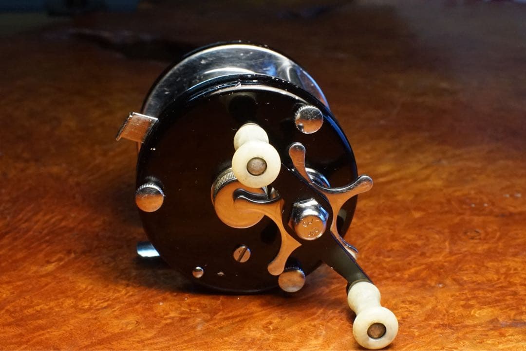 ABU アンバサダー 5000C 4スクリュー メンテ済 フレーム修正済