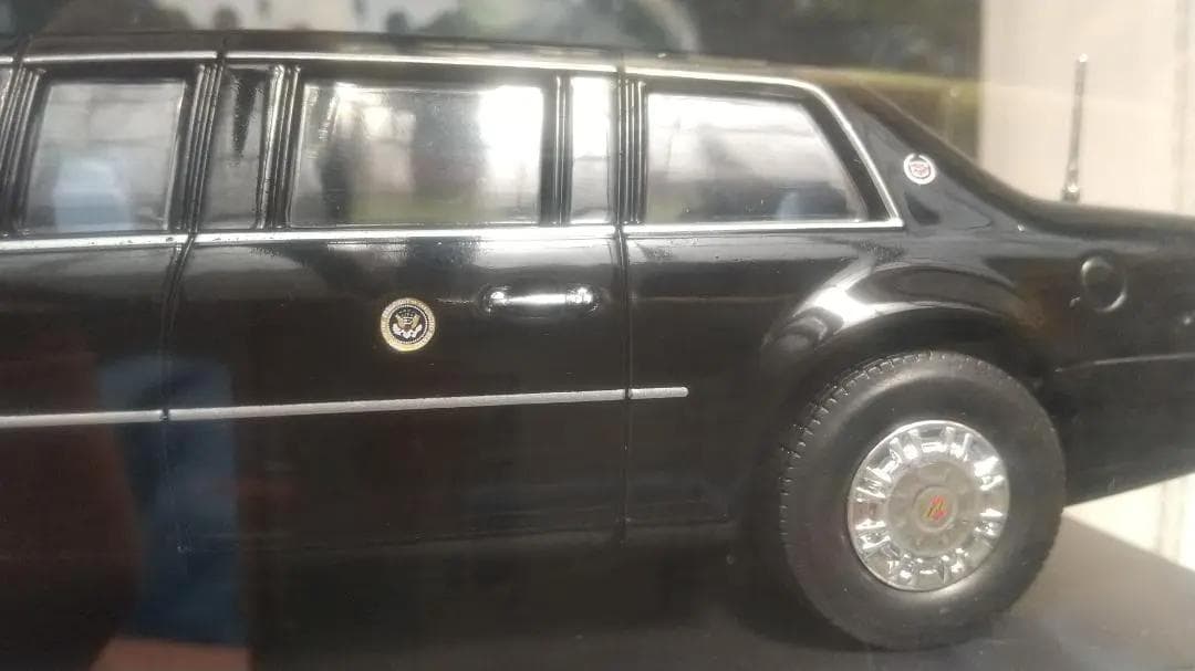 グリーンライト 2009 キャデラック ワン リムジン ザ ビースト 1/43