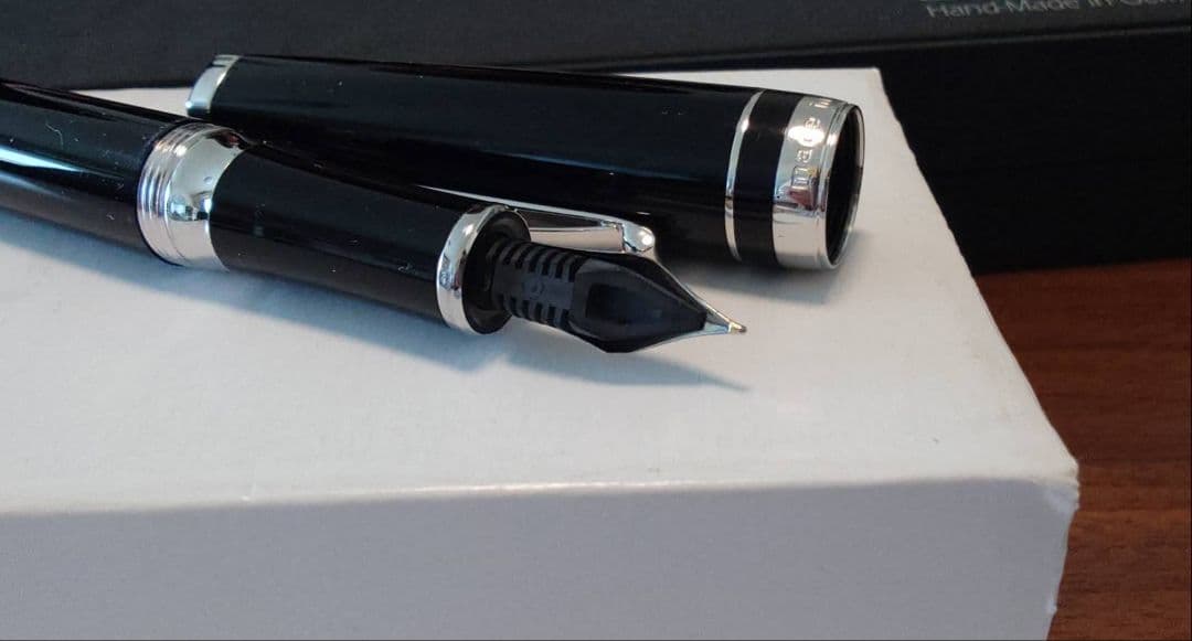 クレオ・スクリベント万年筆　プラチナライン　ブラック　18金ロジウムメッキFニブ