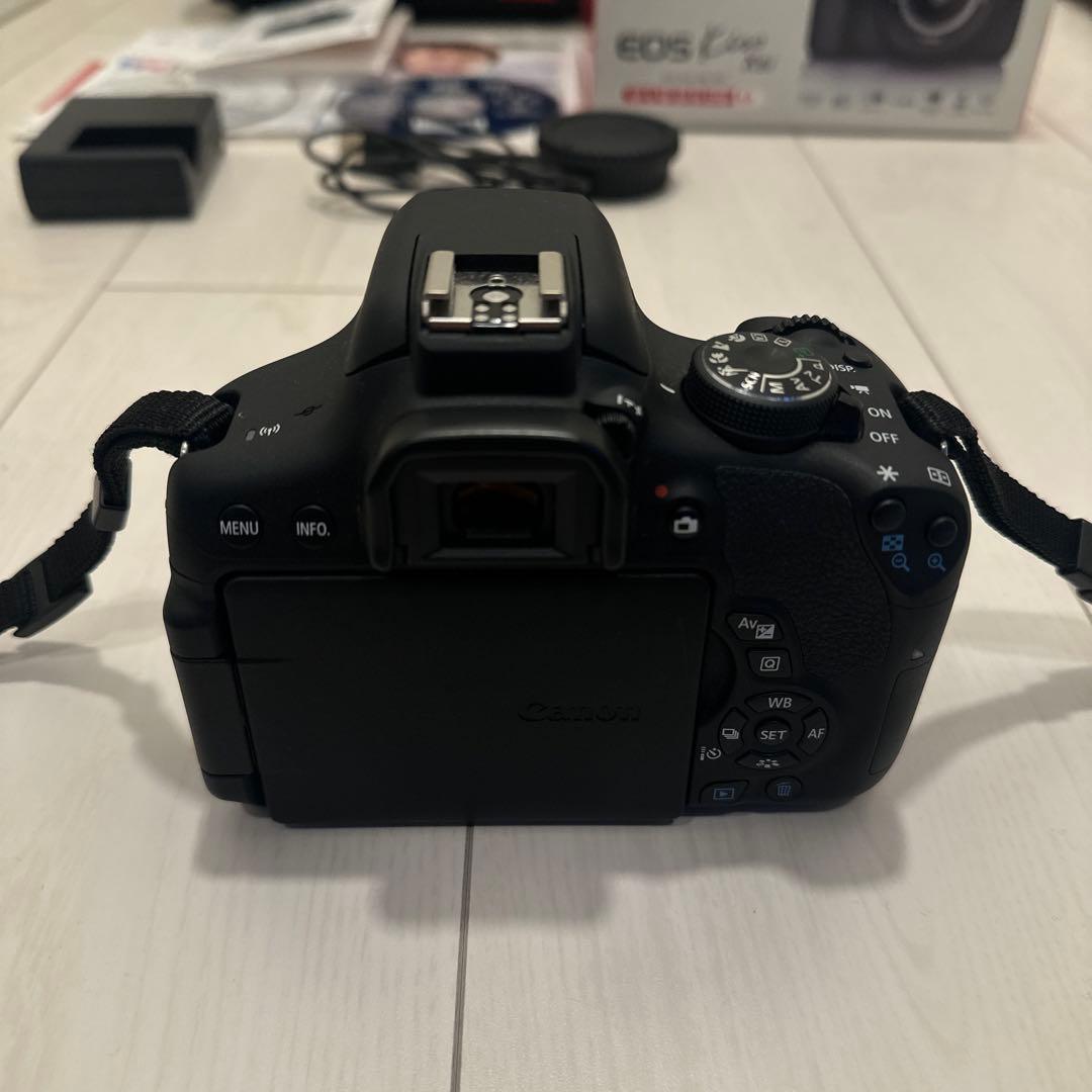 【美品】Canon EOS Kiss X8i デジタル一眼レフ