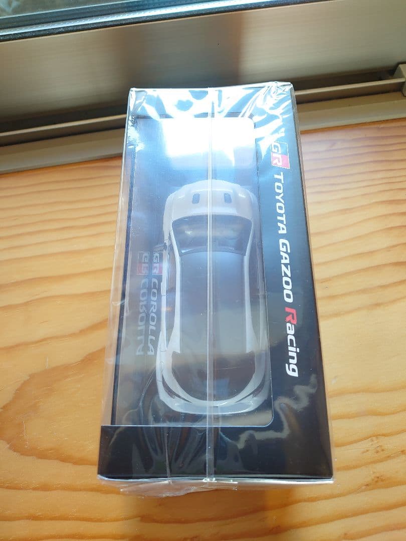 トヨタ　GRカローラ　カラーサンプル　プラチナホワイトパールマイカ