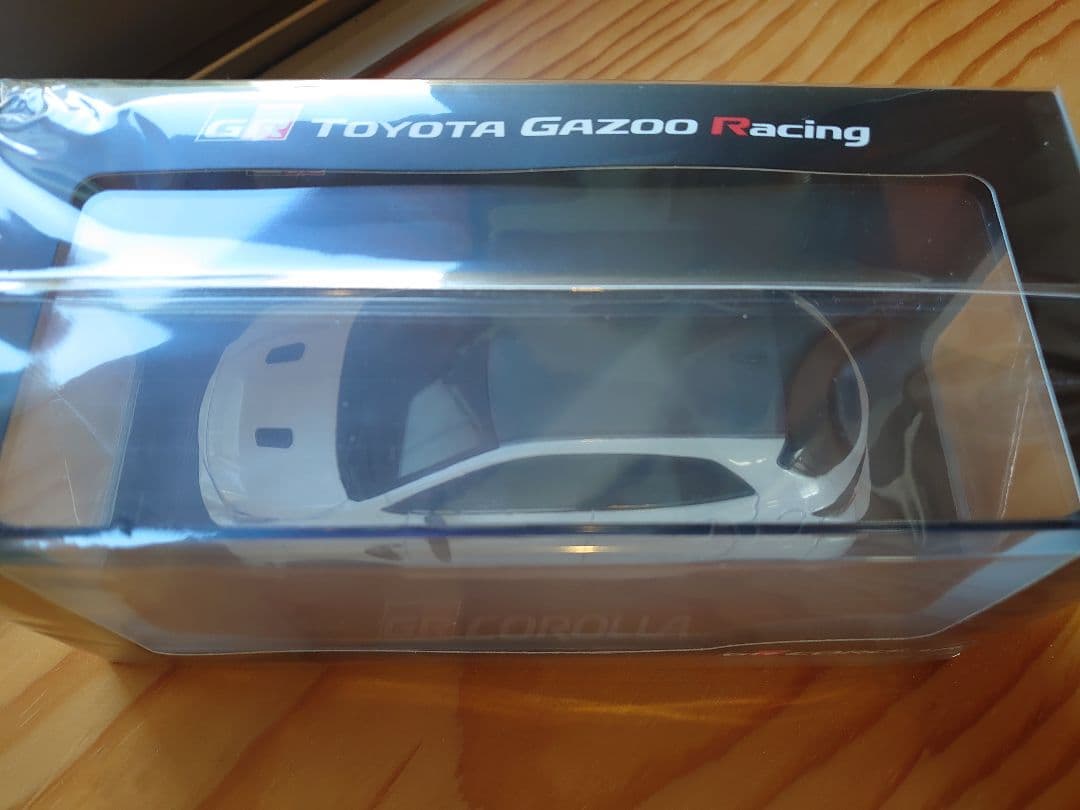 トヨタ　GRカローラ　カラーサンプル　プラチナホワイトパールマイカ