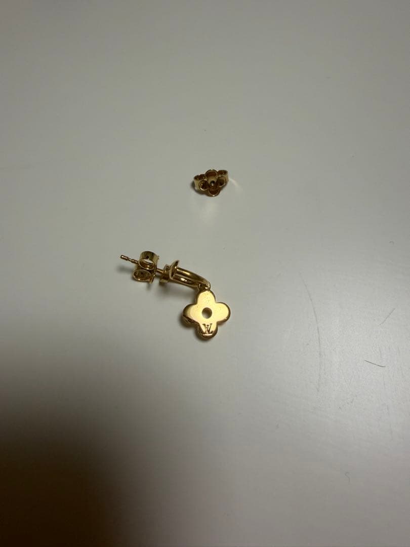 Louis Vuitton クローバー型ピアス(片耳）