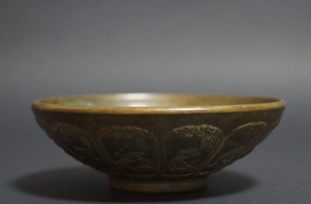 銅製古銅唐金 金工細工 陽刻浮彫『干支祥瑞文』宣在銘 小茶碗 飾鉢茶道具★時代物