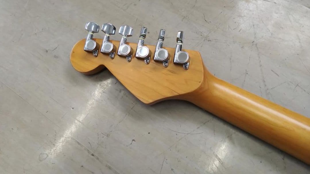 フォトジェニック　ストラトキャスター　初期ロゴ　　弾きやすい