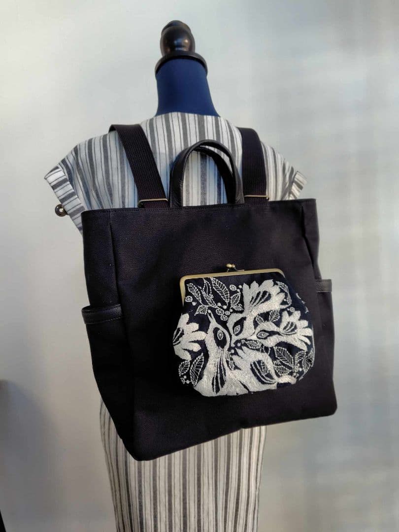 ペ*コ様 ミナペルホネン/carnival　カーニバルネイビー/がま口ポケット/