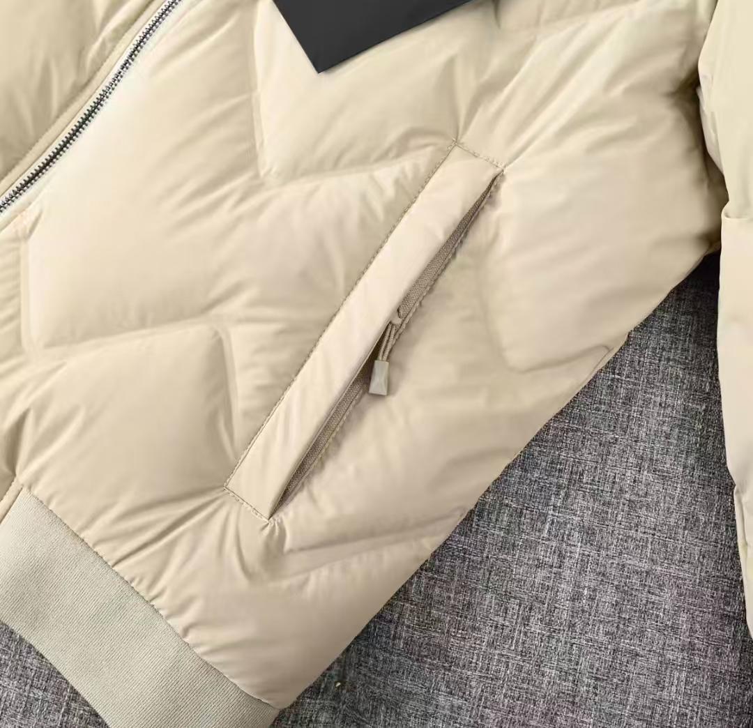 ホワイト ダイヤキルティング ダウンジャケット