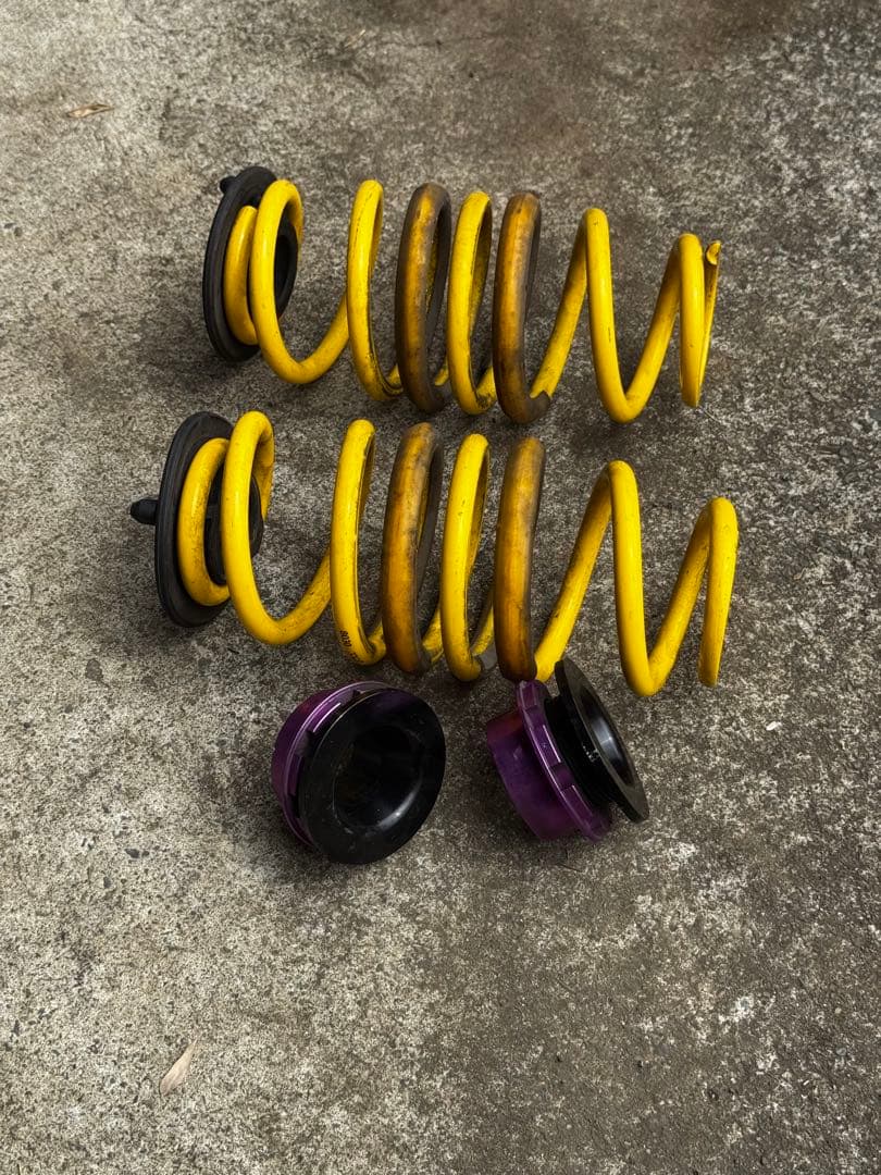 ゴルフRリア車高調　バネ