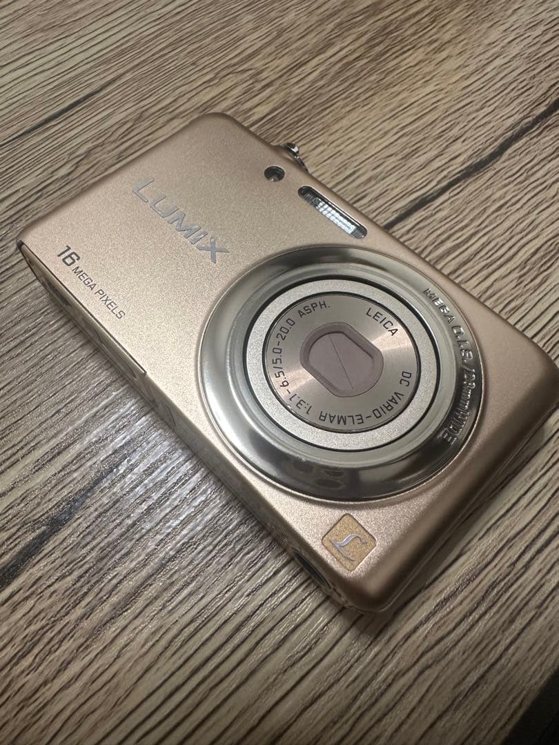 美品　パナソニック　LUMIX コンパクトデジカメ　DMC-FH7　ゴールド