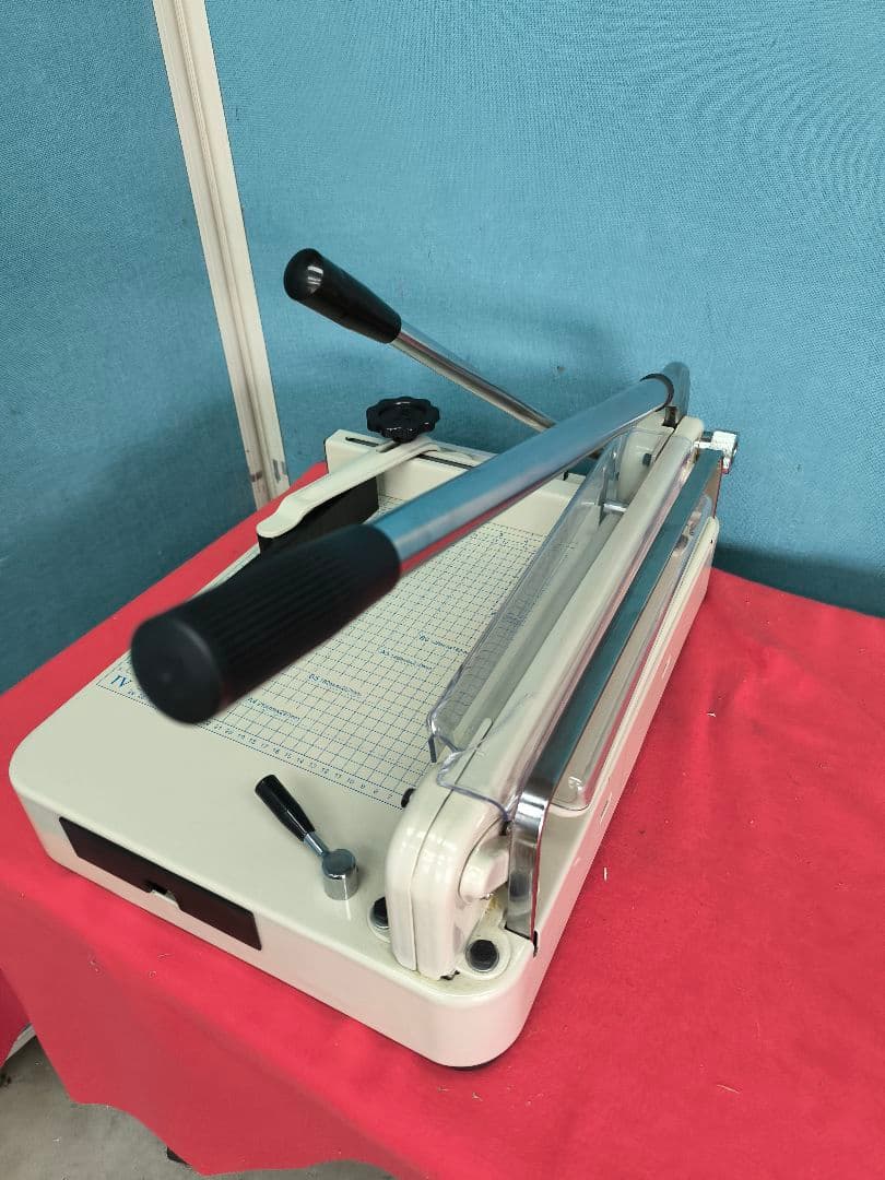 業務用　プロ用　　強力 改良型裁断機　ペーパーカッター A4 重型 　868A4