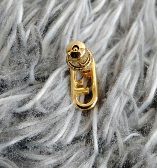 【美品】FENDI ピアス オーロック メッキ ゴールド 片耳