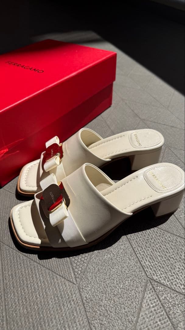 【フェラガモ】ヴァラリボンミュール