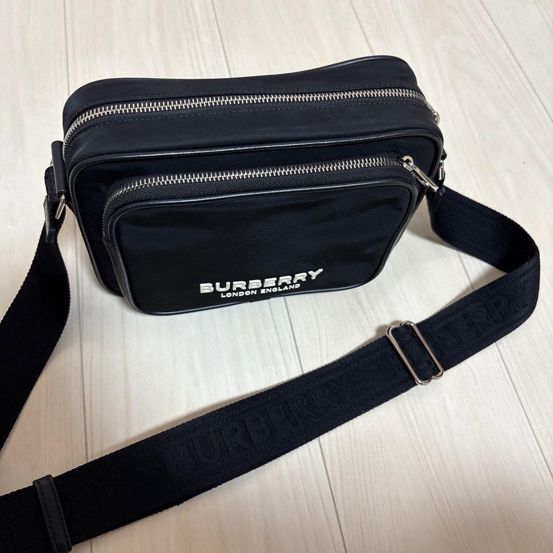 Burberry ブラックショルダーバッグ【本日発送可能】