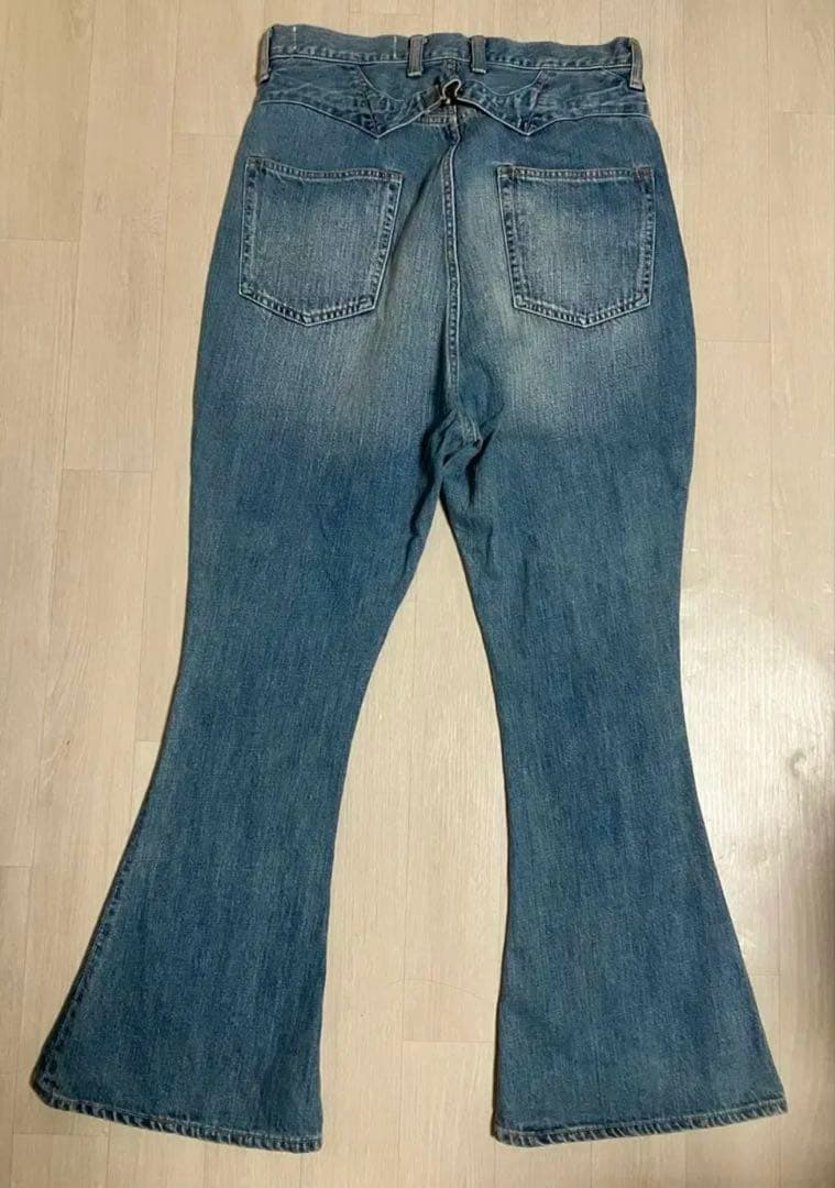 キャピタル　フレアジーンズ
