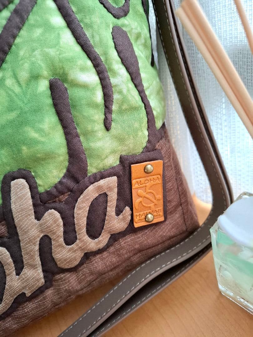 ハワイアンキルト　横長バッグ　ホヌ　2WAY　ホヌの革タグチャーム付き