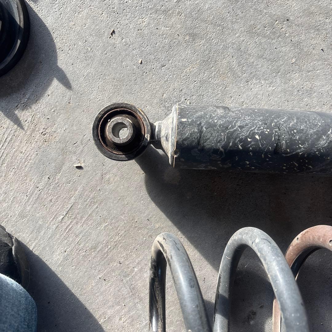 60 ハリアー プレミアムの純正サス