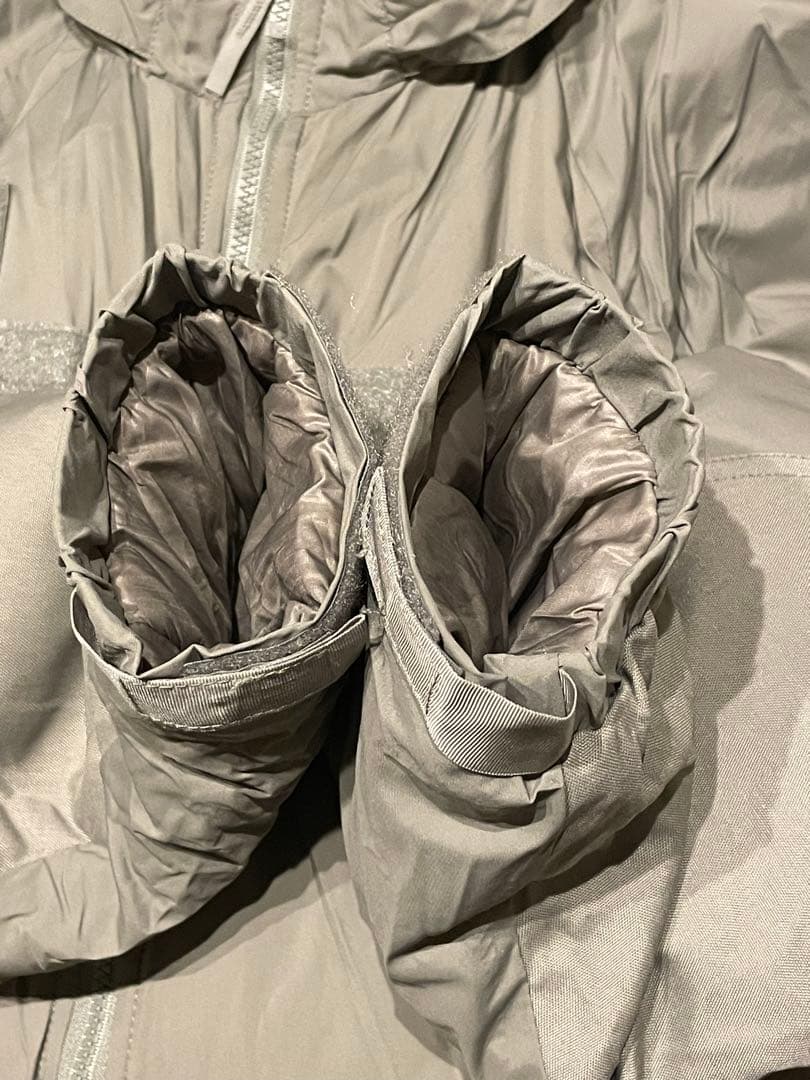 こ*へ様 【数回着用のみ】米軍実物 ECWCS LEVEL 7 L-R