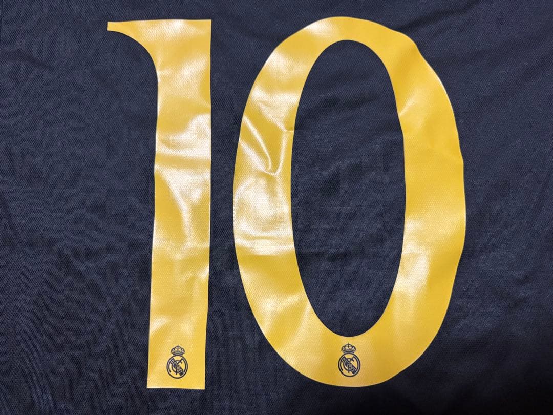 レアルマドリー　モドリッチ　アディダス　サード　ユニフォーム