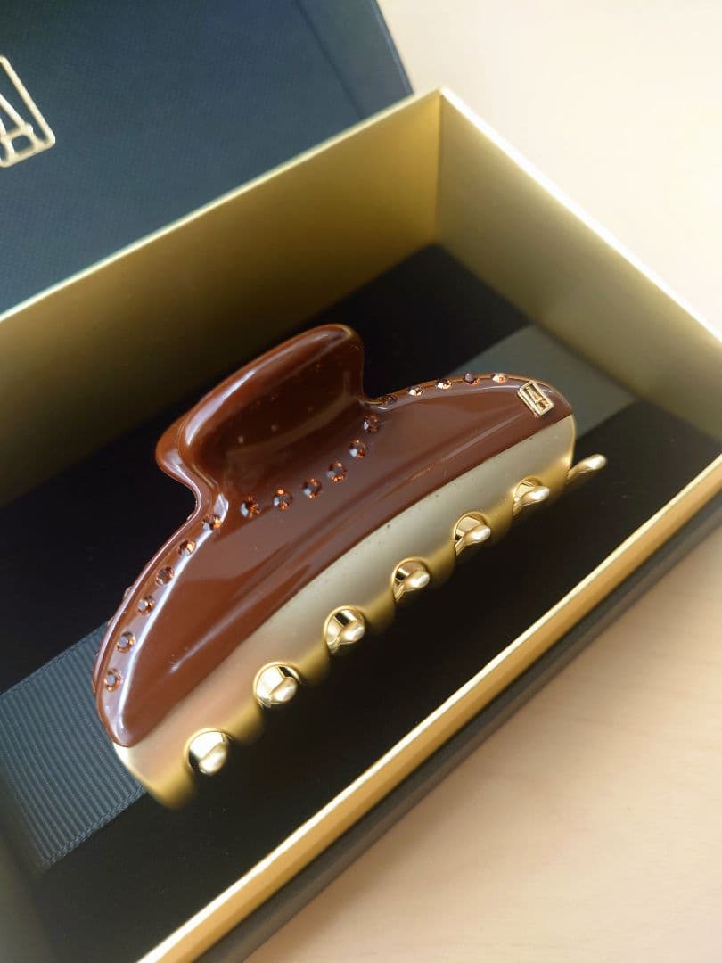 アレクサンドルドゥパリ スワロフスキー ヴァンドームクリップ ブラウン