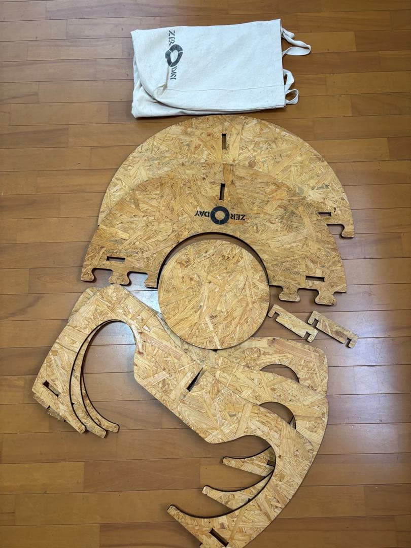 ZERODAYゼロデイのドーナツテーブル