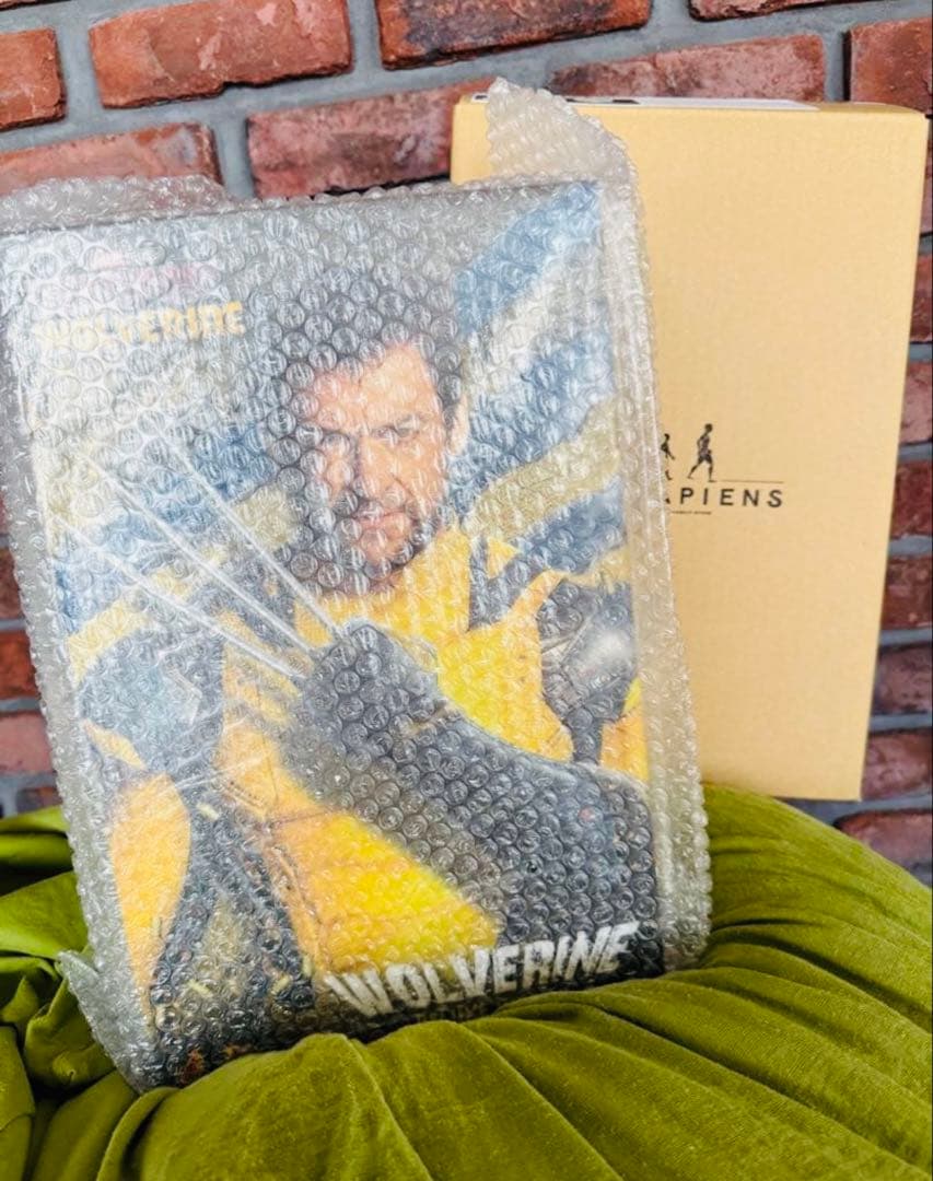 新品トイサピエンス限定Hot Toysウルヴァリン(ボーナスアクセサリー版)