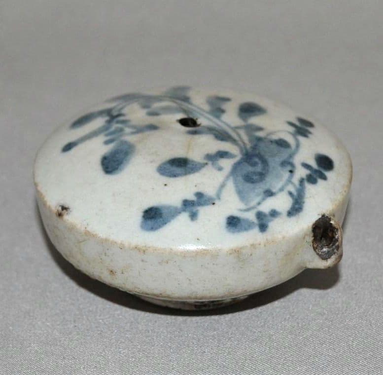 『李朝青花草花紋丸形水滴』 白磁　染付　古陶磁器　李氏朝鮮　硯滴　水注　古美術