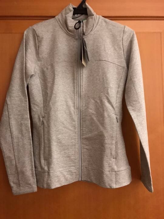 ビヨンボルグ  テニスウェア　グレーアウター　36サイズ　新品