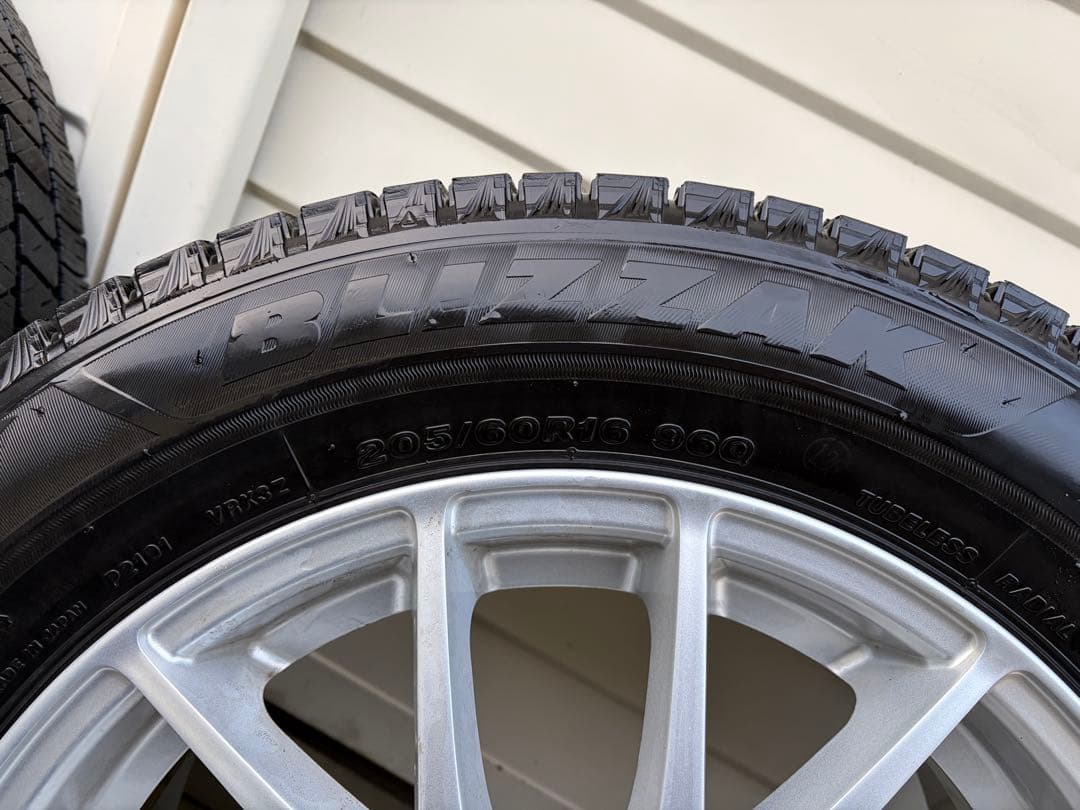 と*り様 再16インチ ホイールセット205/60r16 vrx3バリ溝