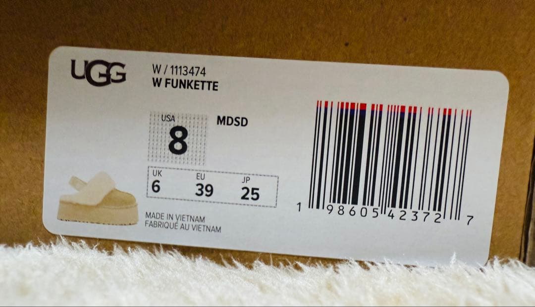 【新品 未使用】UGG ベージュ ファー サンダル
