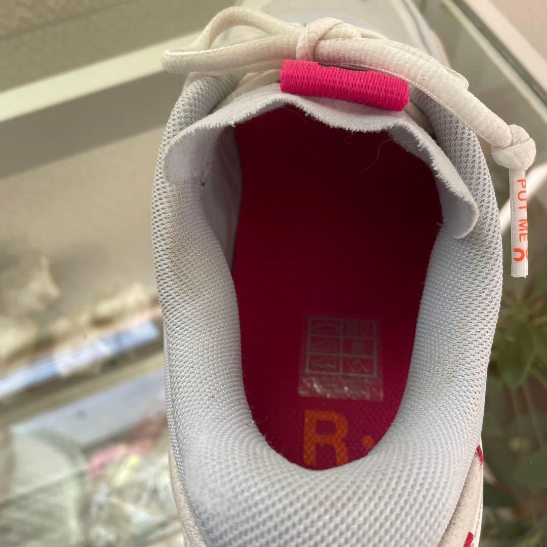 On THE ROGER Pro 2 7.5 M ホワイト/ピンク