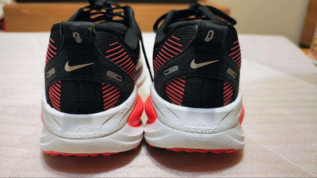 NIKE ランニングシューズ ボメロ18 26cm