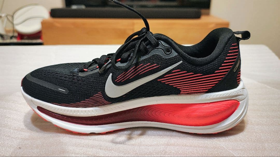 NIKE ランニングシューズ ボメロ18 26cm