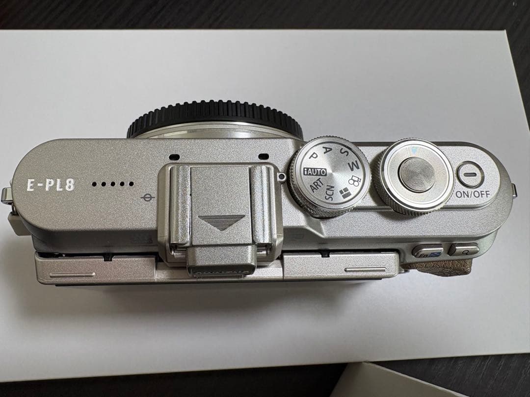 OLYMPUS PEN E-PL8 ミラーレスカメラ　ダブルレンズ　ダブルズーム