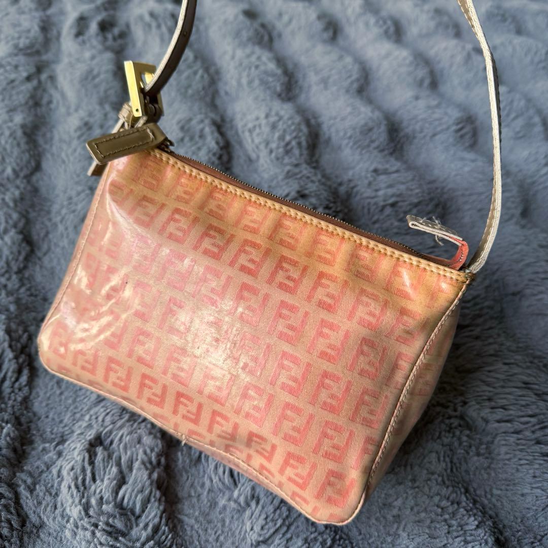 FENDI ハンドバッグ ズッカ柄 ピンク エナメル トップハンドル ズッキーノ