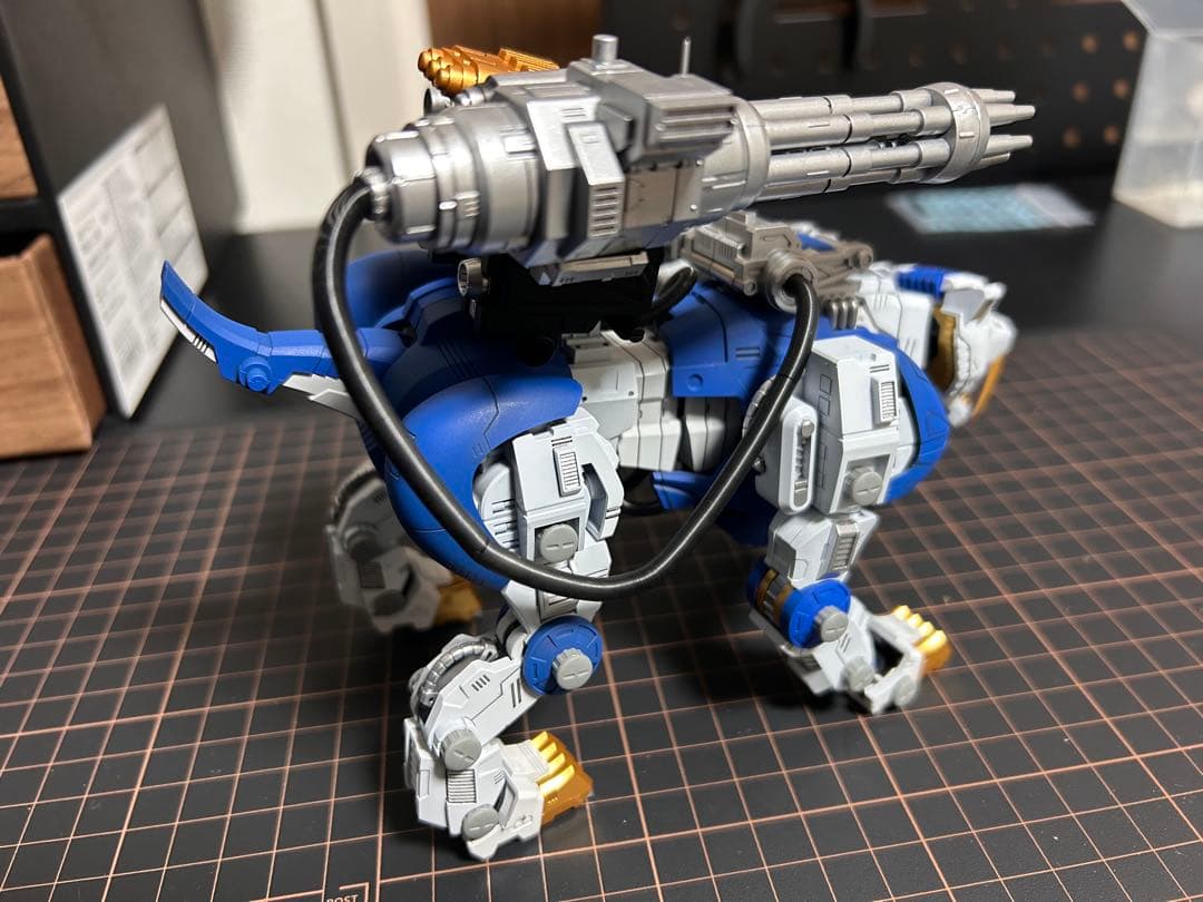 ゾイド　タカラトミー　リアライズ　セイバータイガー(共和国仕様)