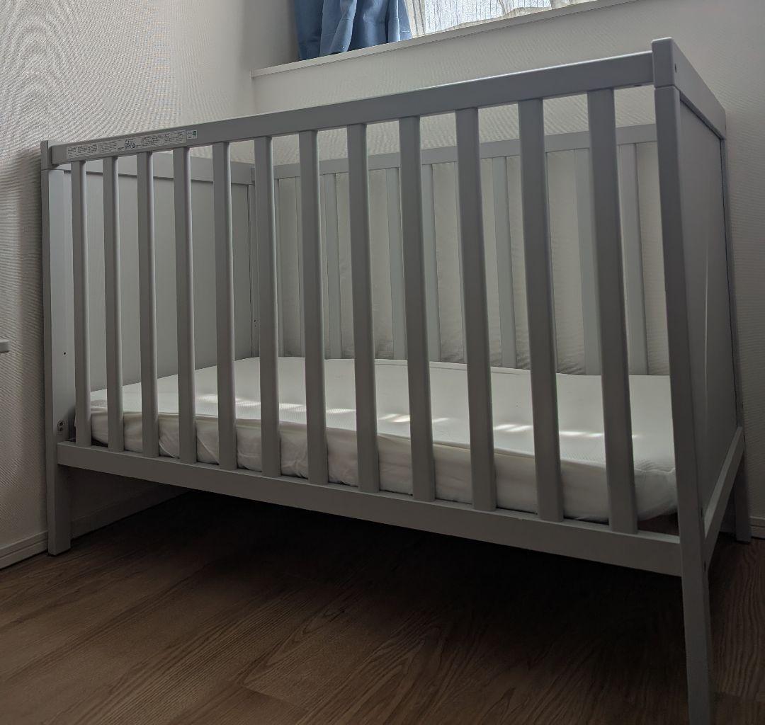 グレー 木製ベビーベッド IKEA SUNDVIK ズンドヴィーク　マットレス付