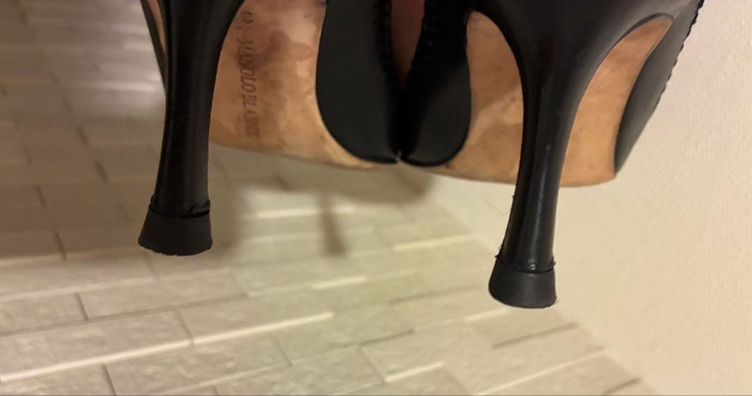 美品【MANOLO BLAHNIK】ポインテッドトゥレザーミュール 黒 36