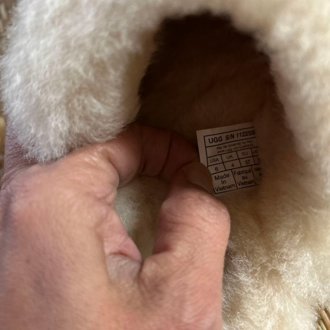 UGG ファーサンダル